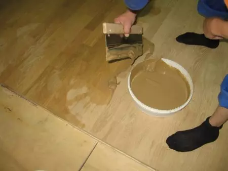 Выравнивание пола полимерной шпаклевкой